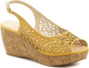 Patrizia Azzi Sandály 9700-241 okrová dámská letní obuv na klínu Žlutá
