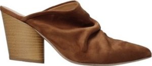 Grace Shoes Pantofle 7241003 Hnědá