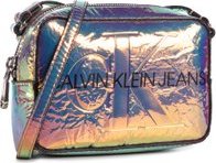 Kabelka Calvin Klein Jeans Camera Bag Iridescent K60K607379 Barevná